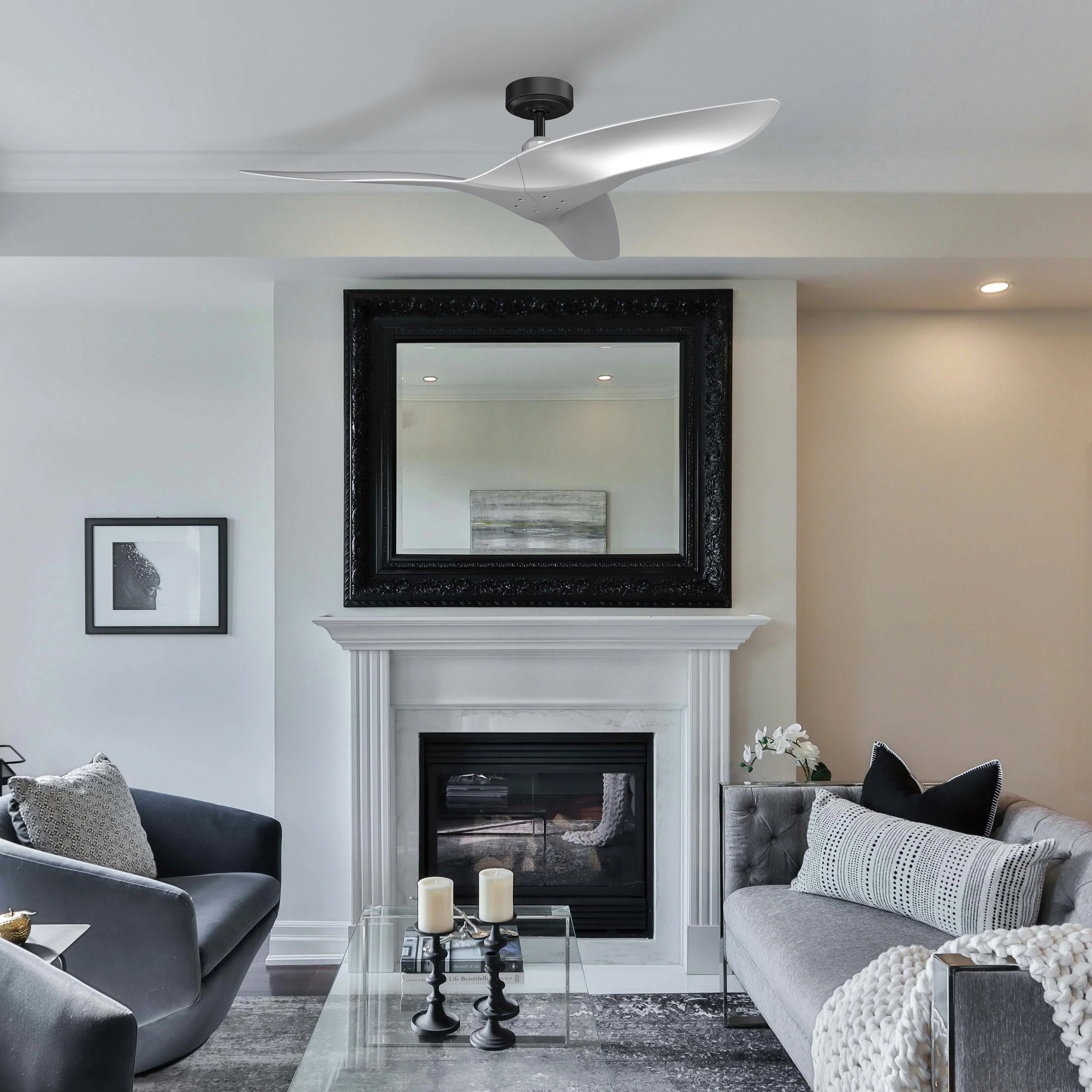 Ceiling fan with reversible blades, white fan housing and blade set