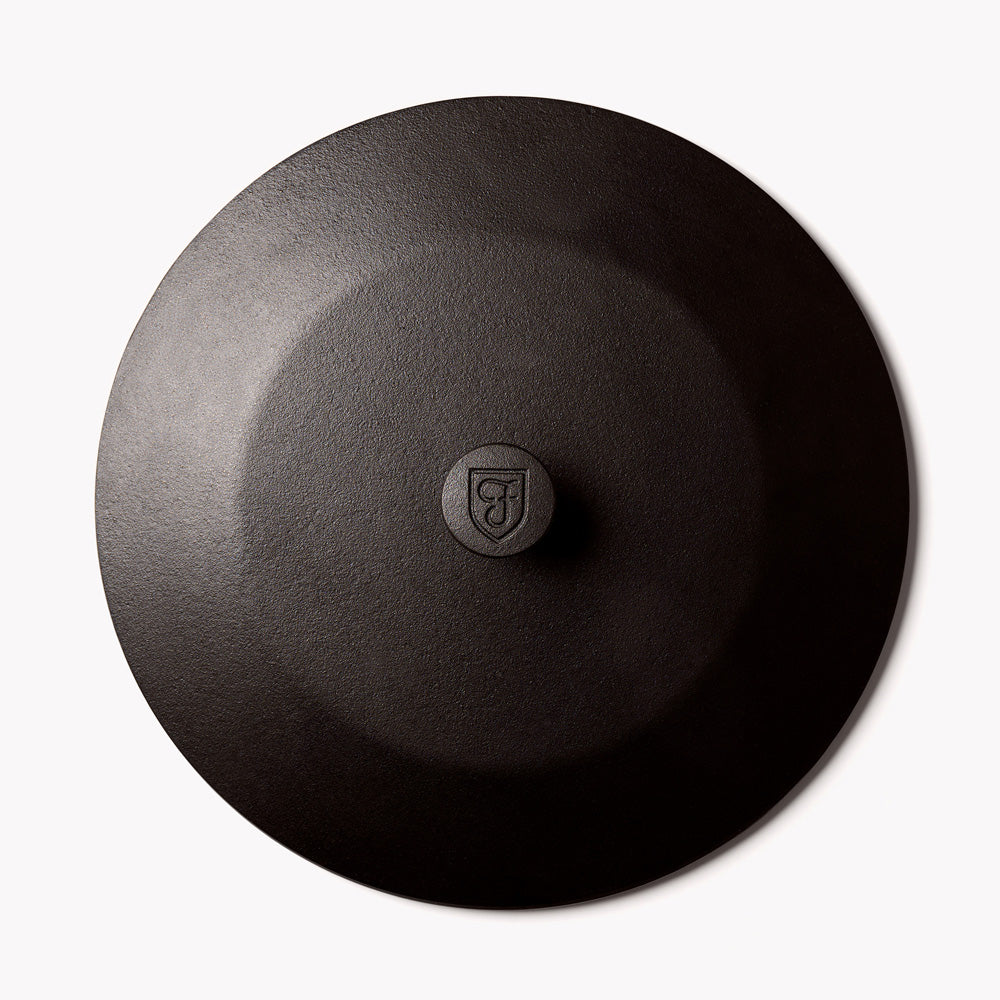 Cast iron skillet lid, round dark finish with central knob