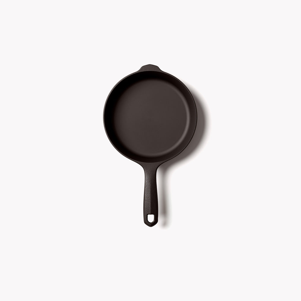 Cast iron skillet with loop handle, black finish, flat round cooking surface