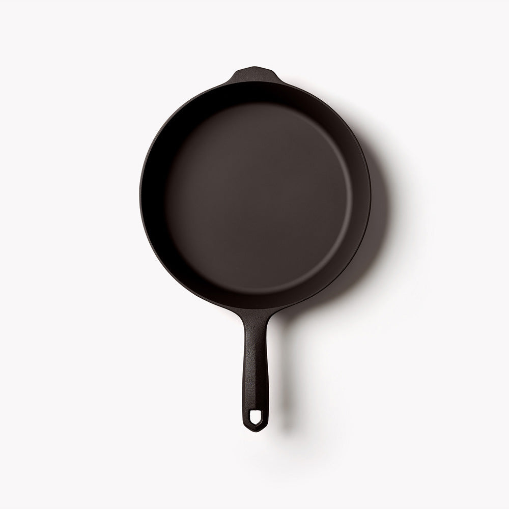 Field Company round cast iron skillet pan with short loop handle
