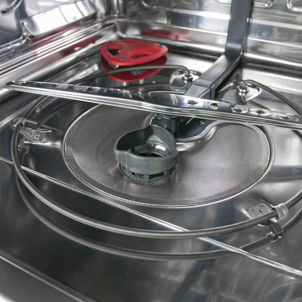 Dishwasher tub filter area with a round mesh strainer and heating plate cover