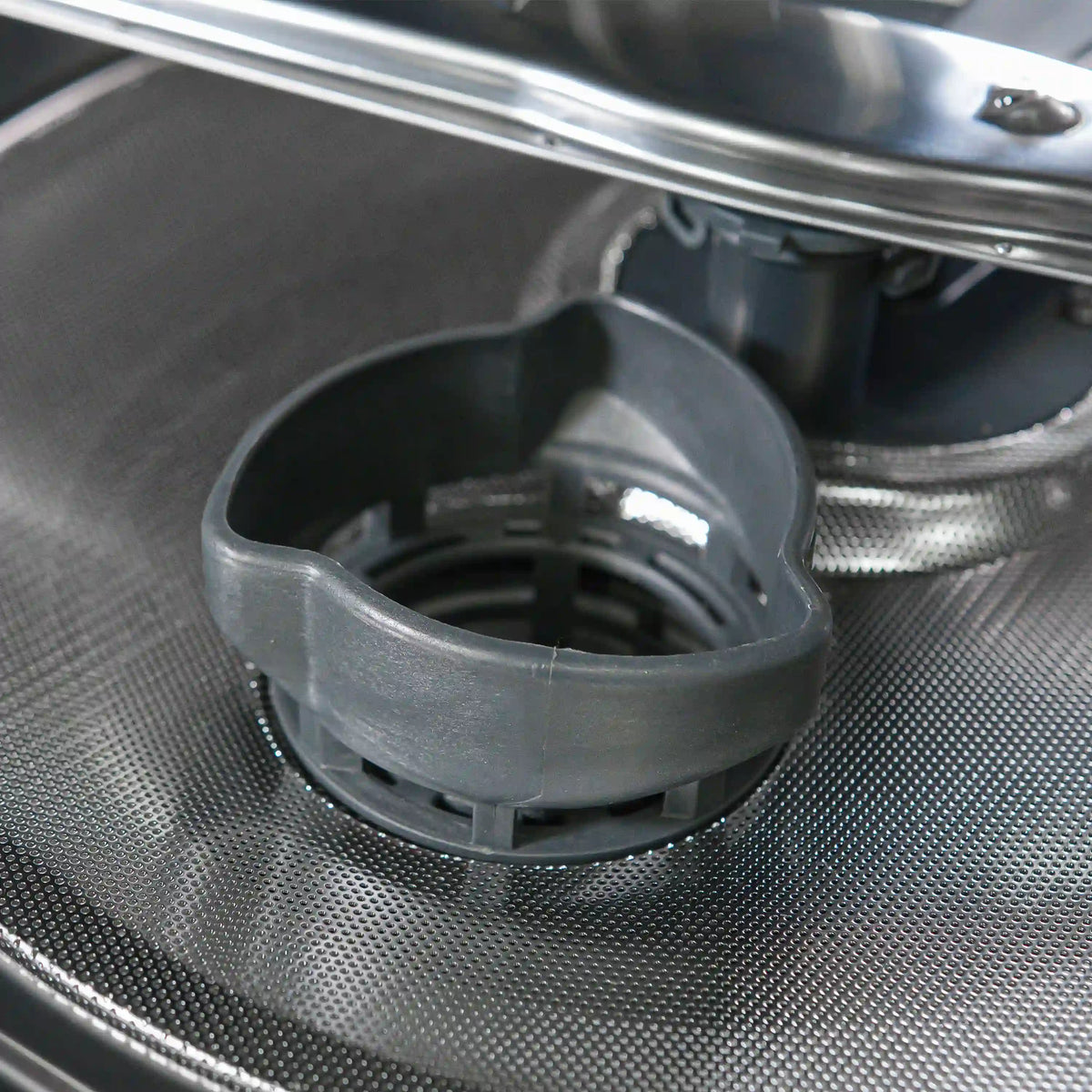 Dishwasher lower basin drain cover and circular filter insert