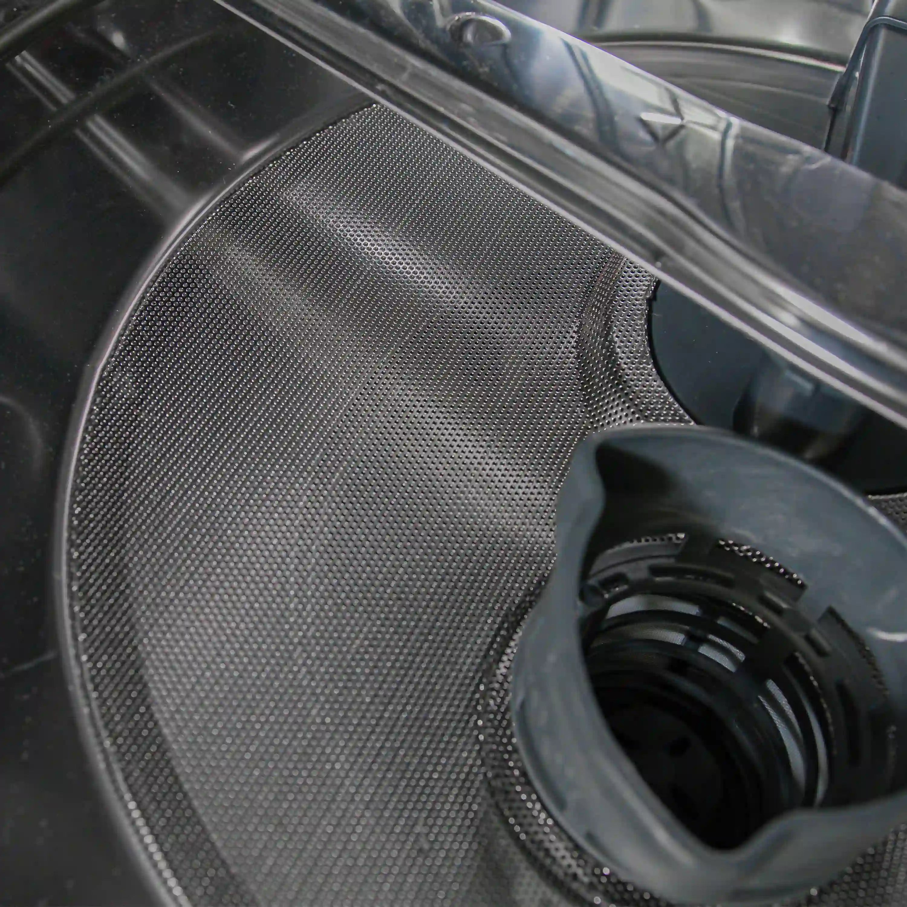 Dishwasher stainless steel tub with circular mesh filter and removable cup