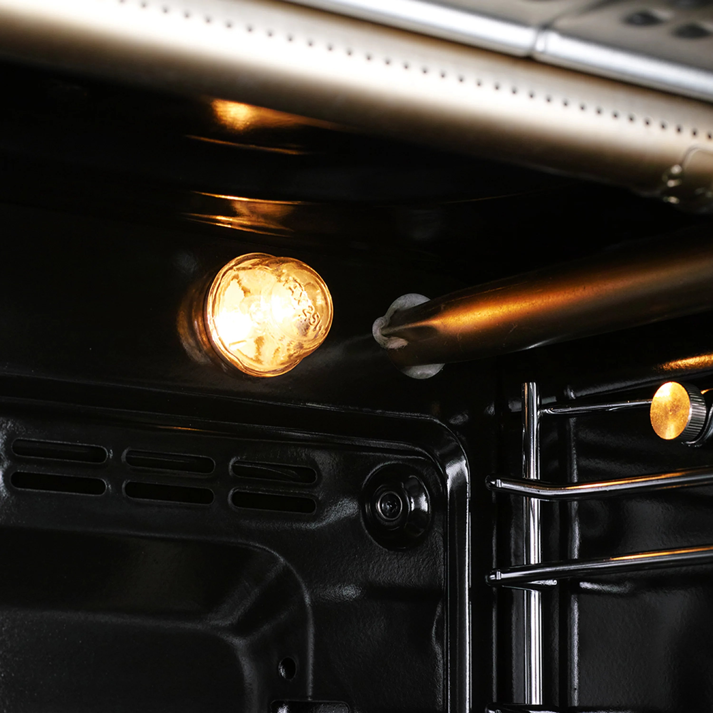 Gas oven with interior light and visible upper burner