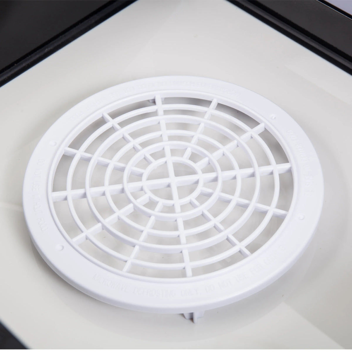 Microwave drawer interior round fan vent
