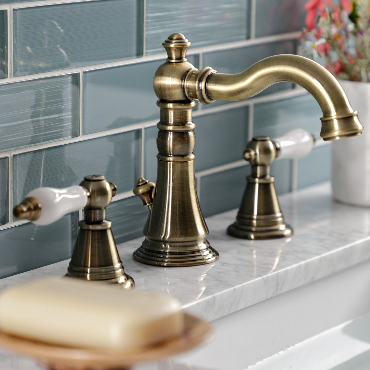 English Classic Widespread Bathroom Faucet with Brass Pop-Up in Antique Brass