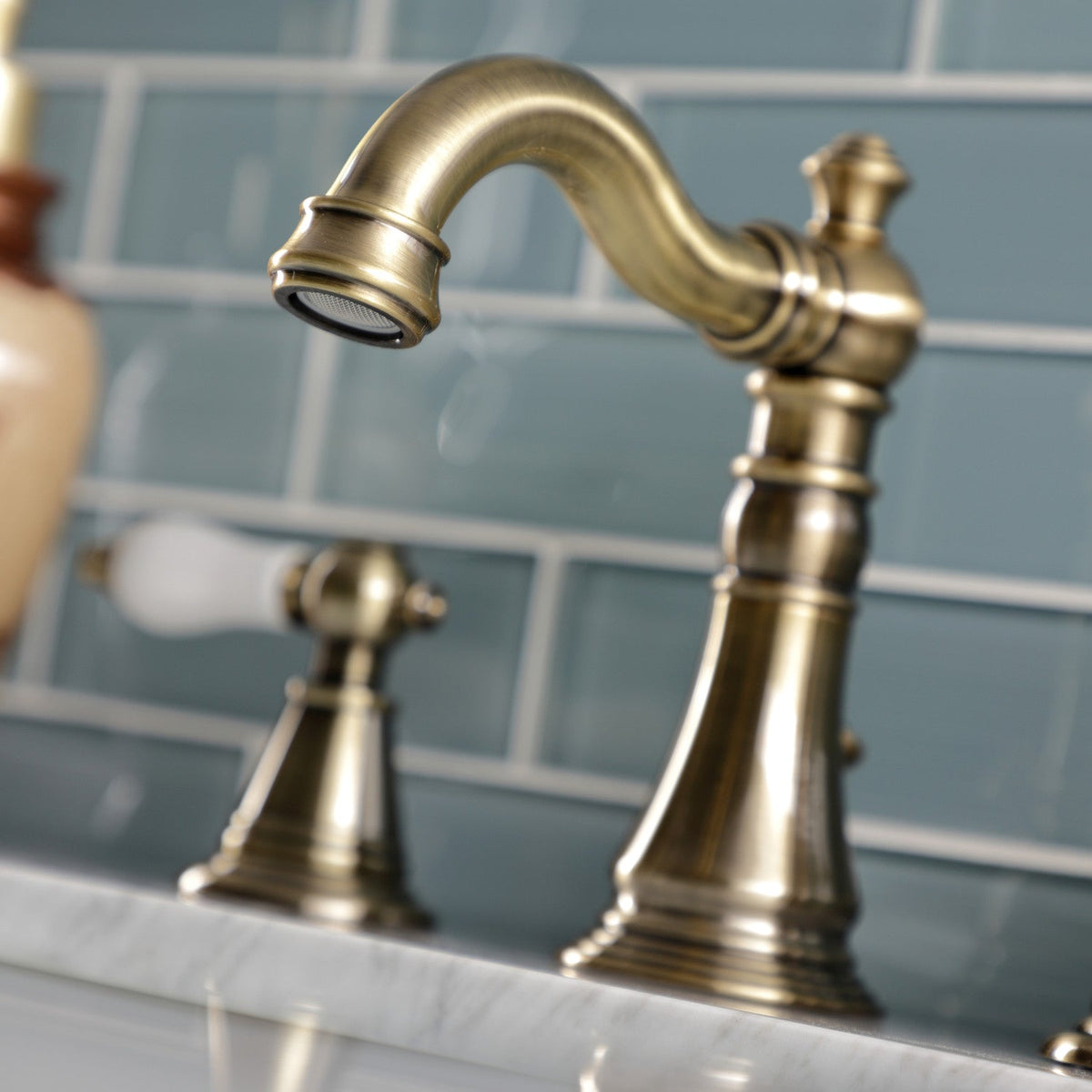 English Classic Widespread Bathroom Faucet with Brass Pop-Up in Antique Brass