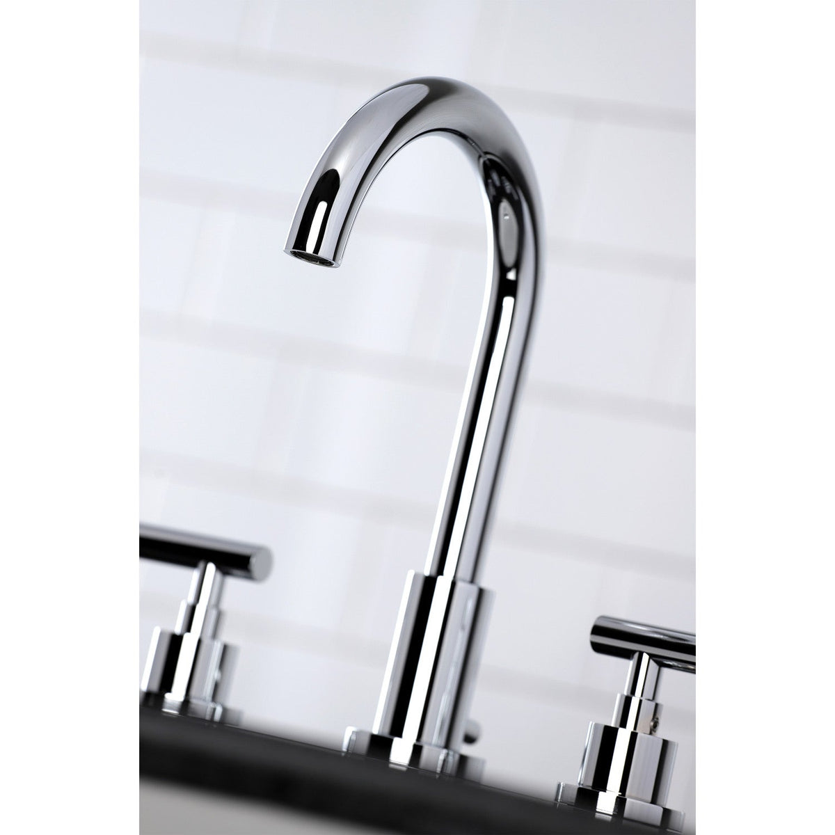 Manhattan Widespread Bathroom Faucet with Brass Pop-Up in Polished Chrome