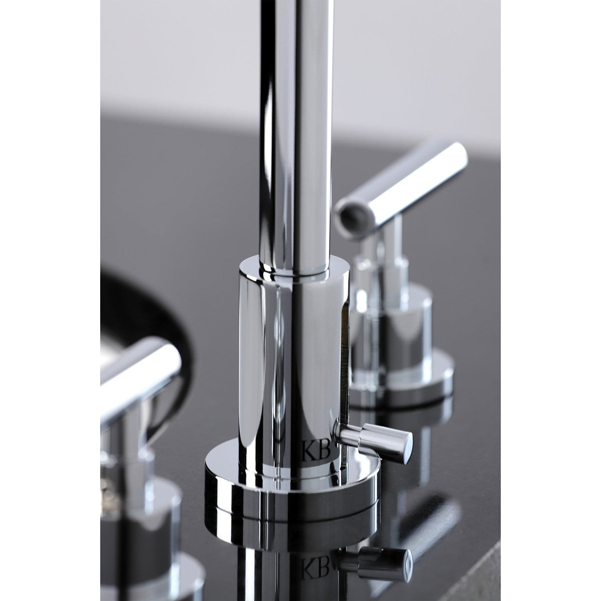 Manhattan Widespread Bathroom Faucet with Brass Pop-Up in Polished Chrome