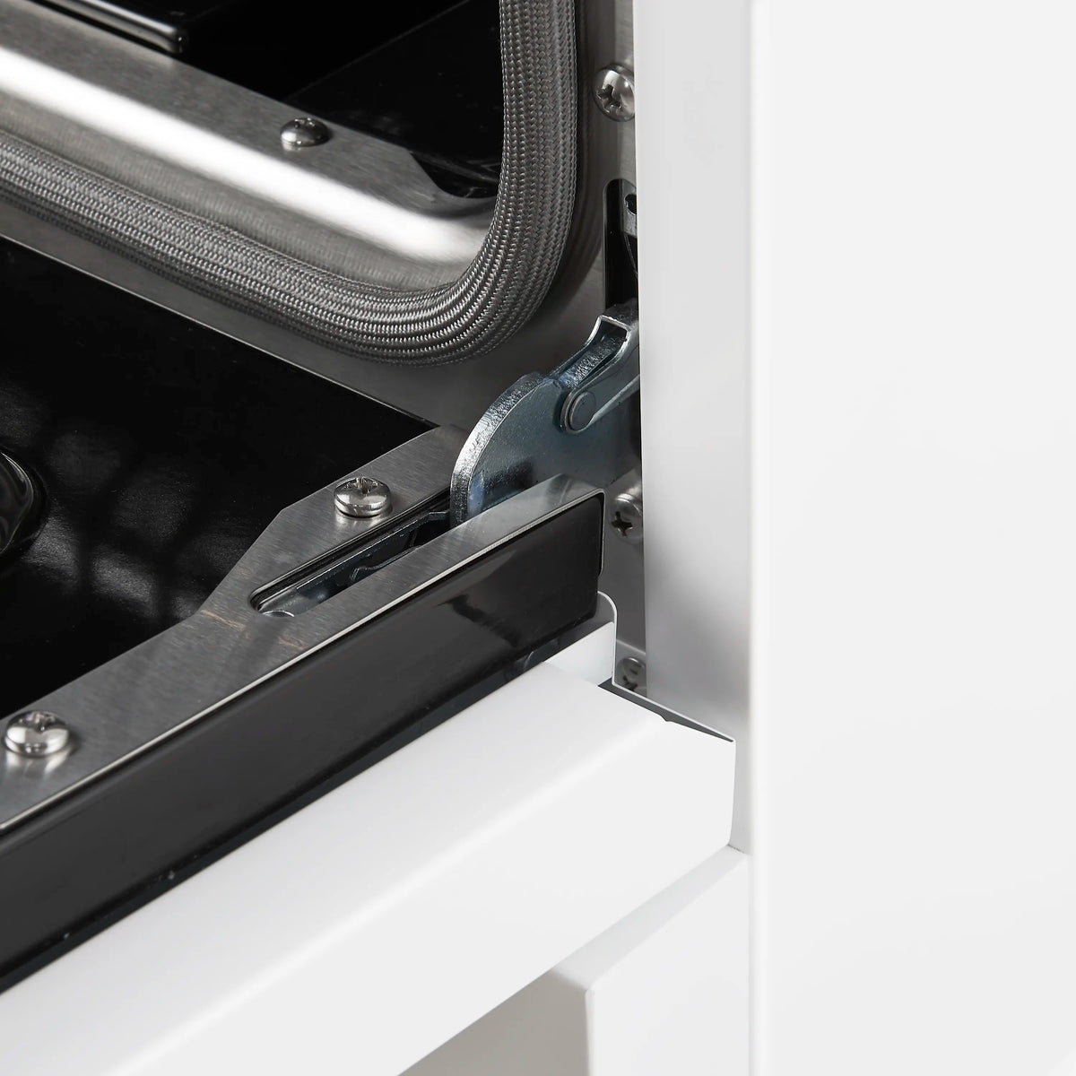 Dual fuel range oven door hinge and seal area on the side frame