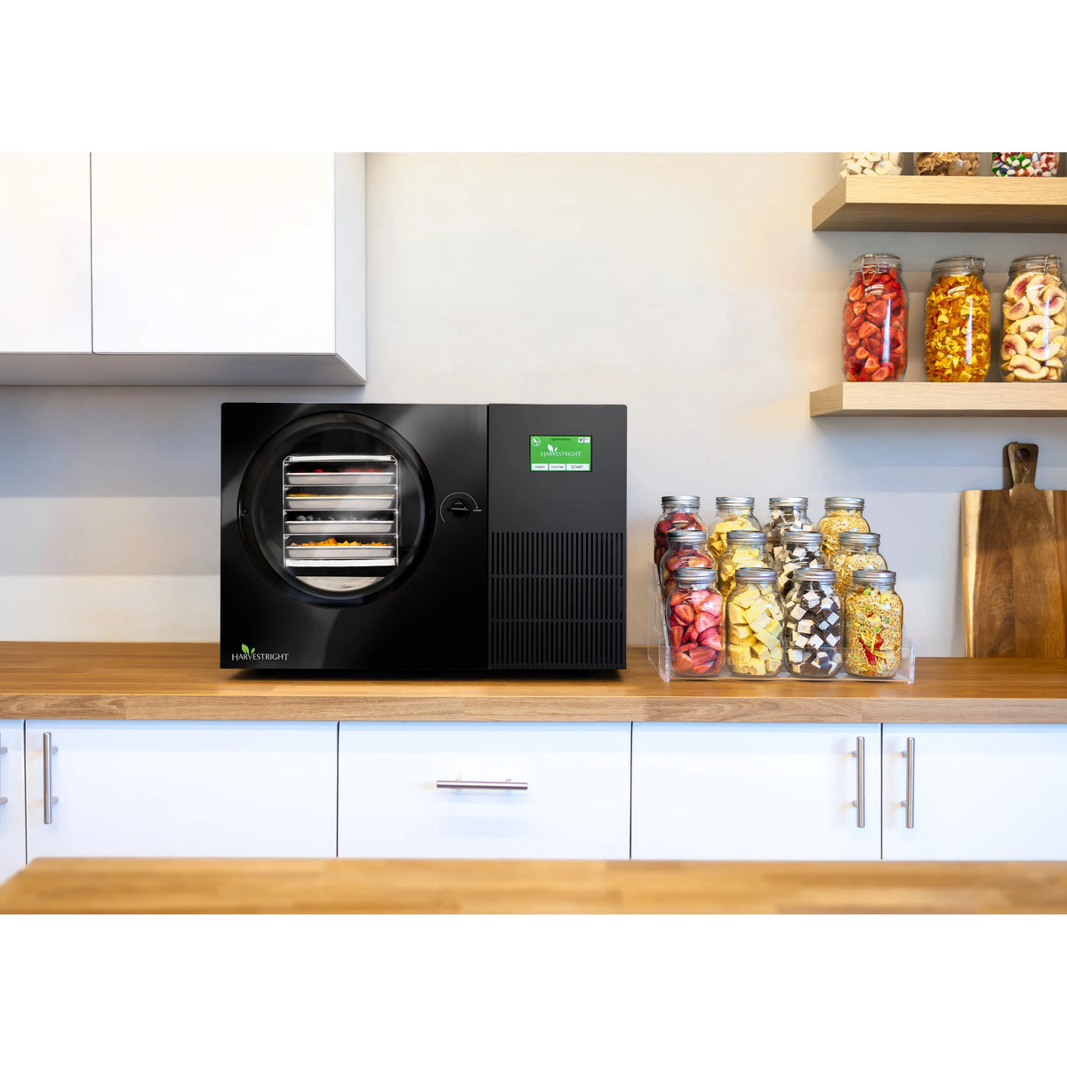 Harvest Right Countertop Pro Freeze Dryer, 4 Tray & Mylar Starter Kit in Black (HRFDCBK-PP)