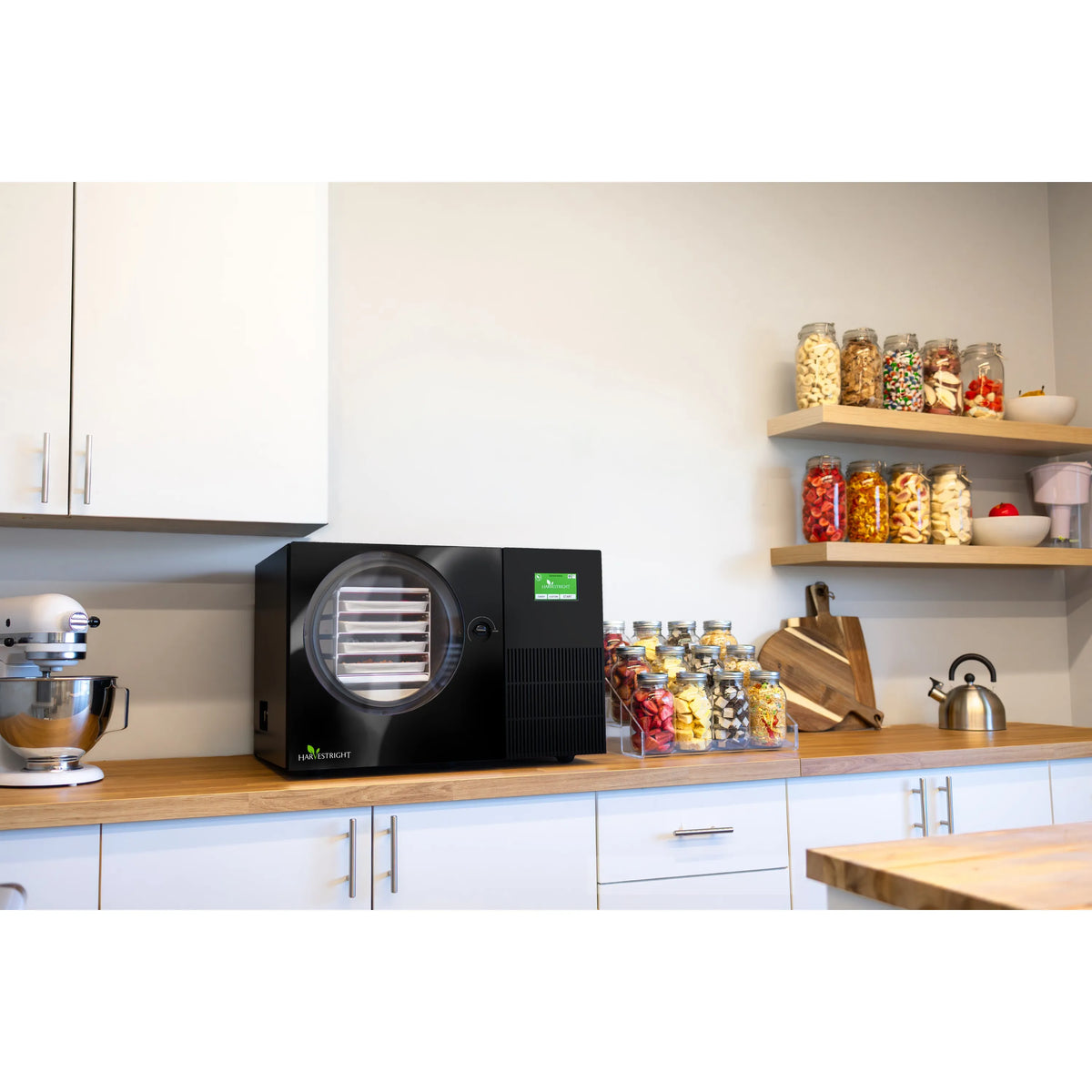 Harvest Right Countertop Pro Freeze Dryer, 4 Tray & Mylar Starter Kit in Black (HRFDCBK-PP)