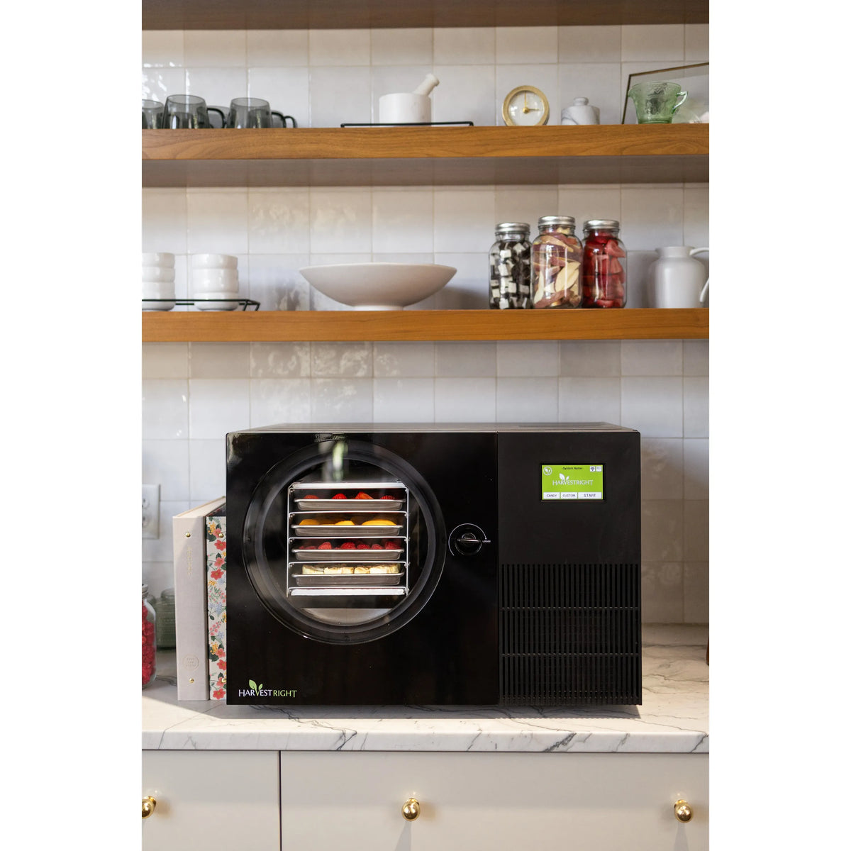 Harvest Right Countertop Pro Freeze Dryer, 4 Tray & Mylar Starter Kit in Black (HRFDCBK-PP)