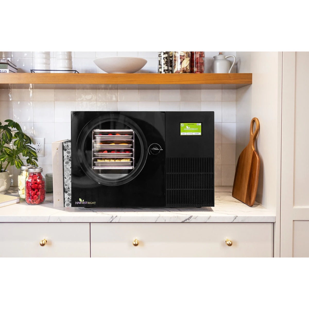 Harvest Right Countertop Pro Freeze Dryer, 4 Tray & Mylar Starter Kit in Black (HRFDCBK-PP)