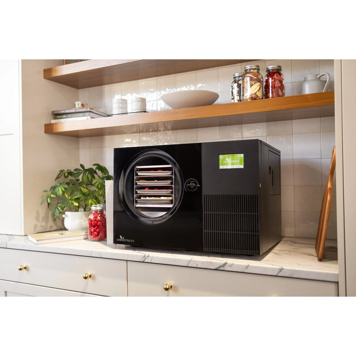 Harvest Right Countertop Pro Freeze Dryer, 4 Tray & Mylar Starter Kit in Black (HRFDCBK-PP)