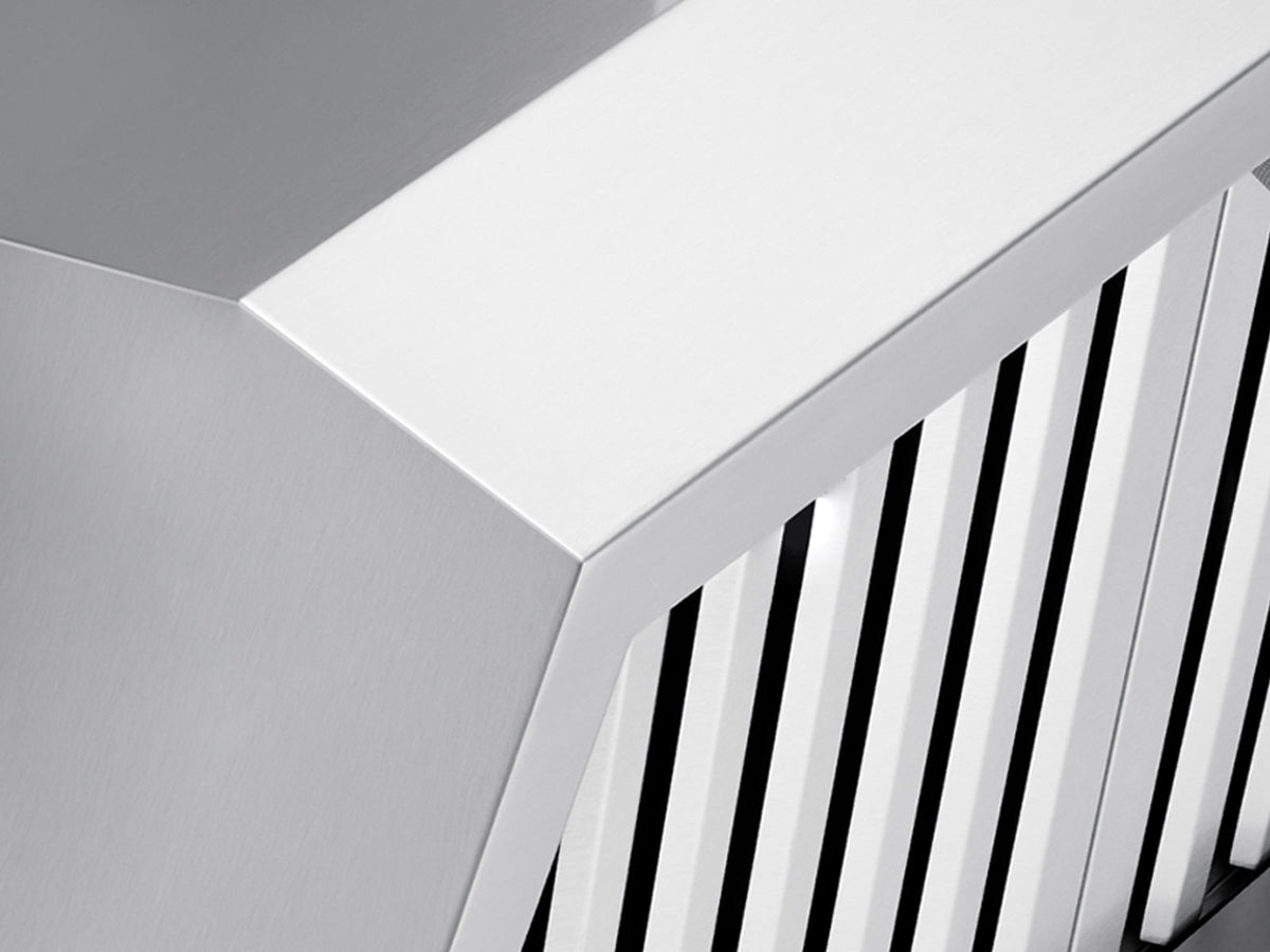 Stainless steel range hood with smooth side panel and vertical vent louvers
