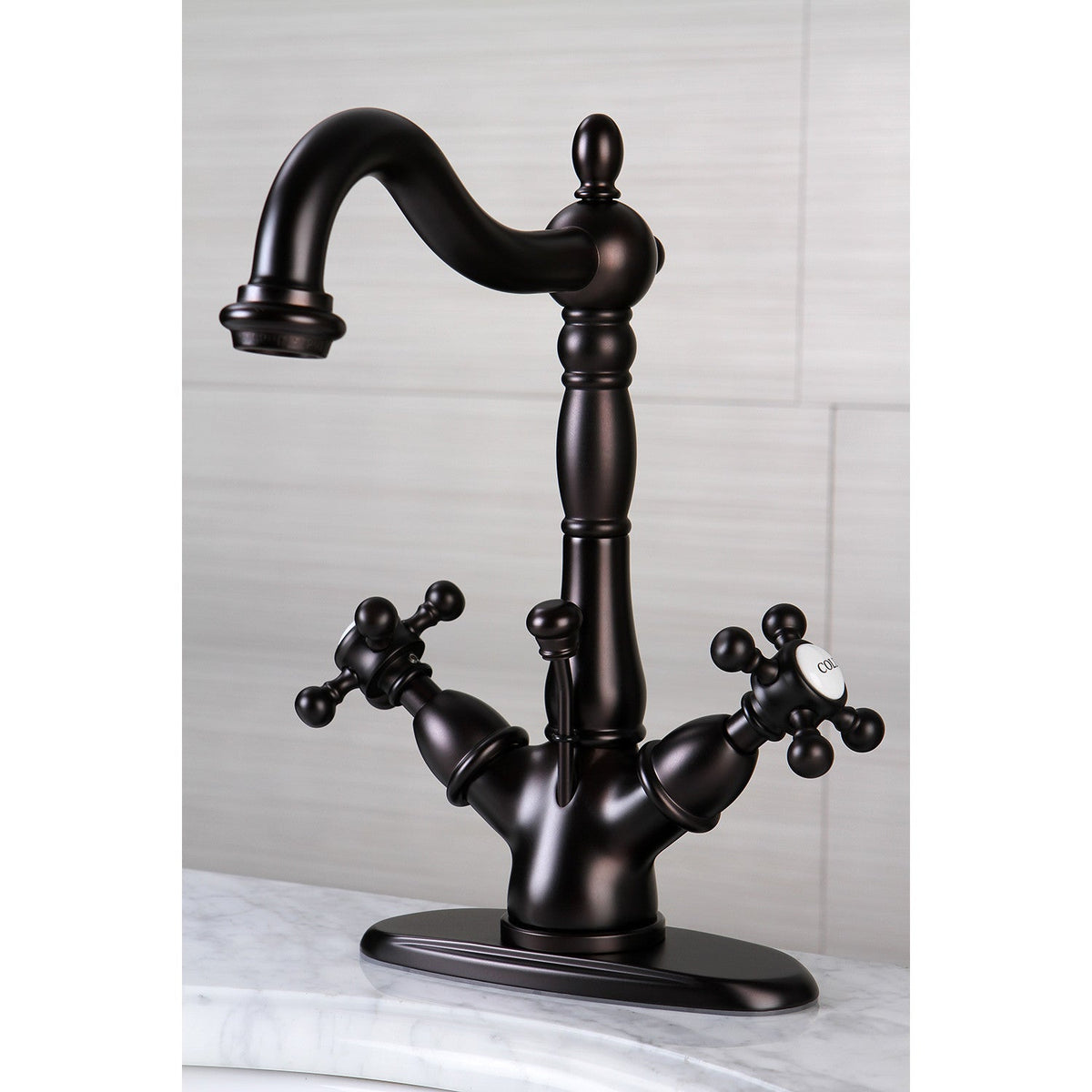 Vintage Double-Handle 4" Centerset Bathroom Faucet with Brass Pop-Up in Oil Rubbed Bronze