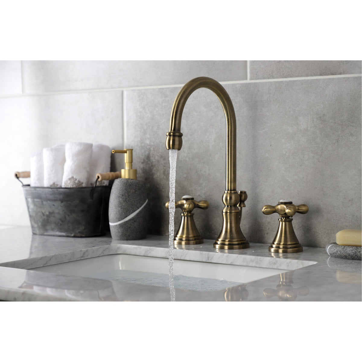 Governor Widespread Bathroom Faucet with Brass Pop-Up in Antique Brass