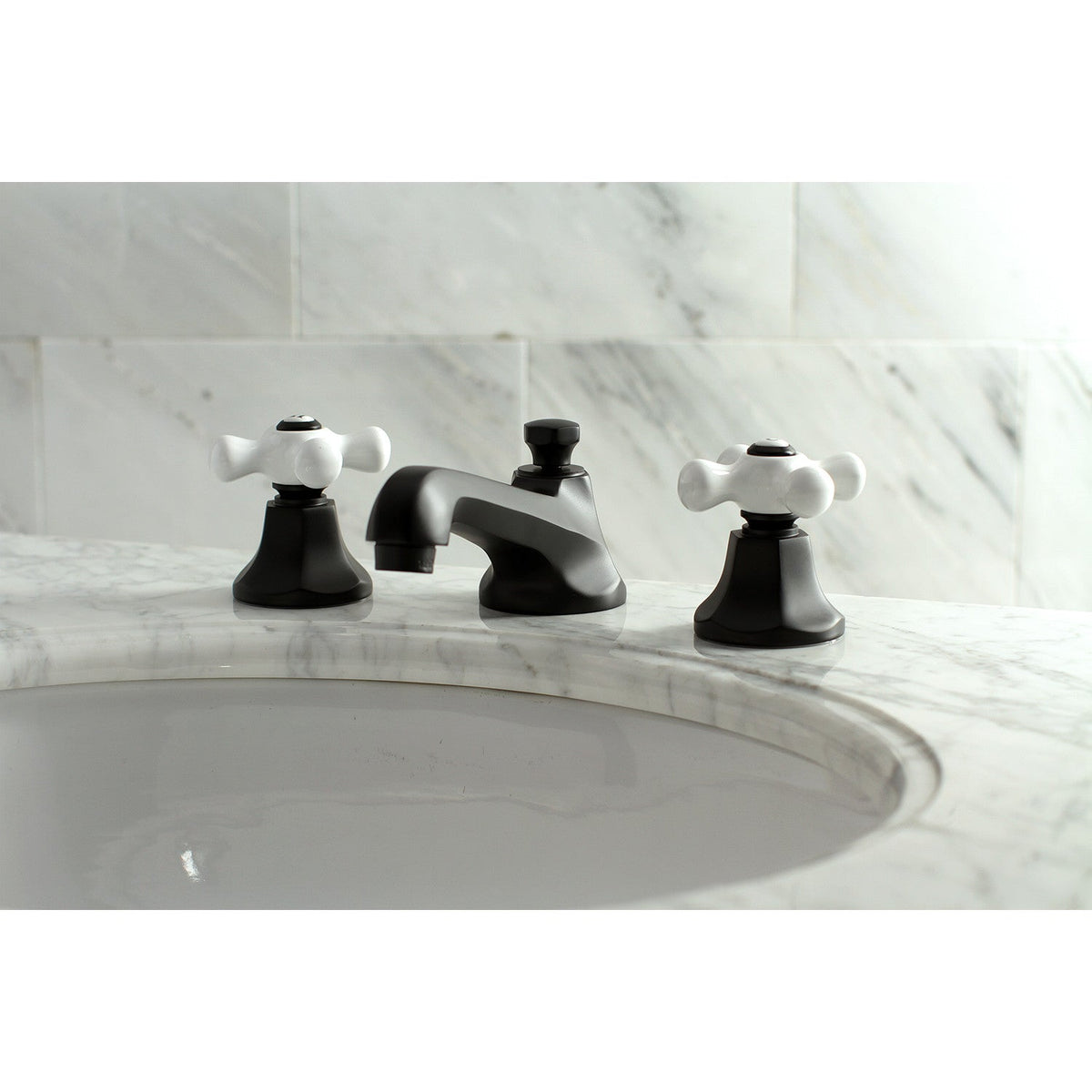 Metropolitan Widespread Bathroom Faucet with Brass Pop-Up in Matte Black