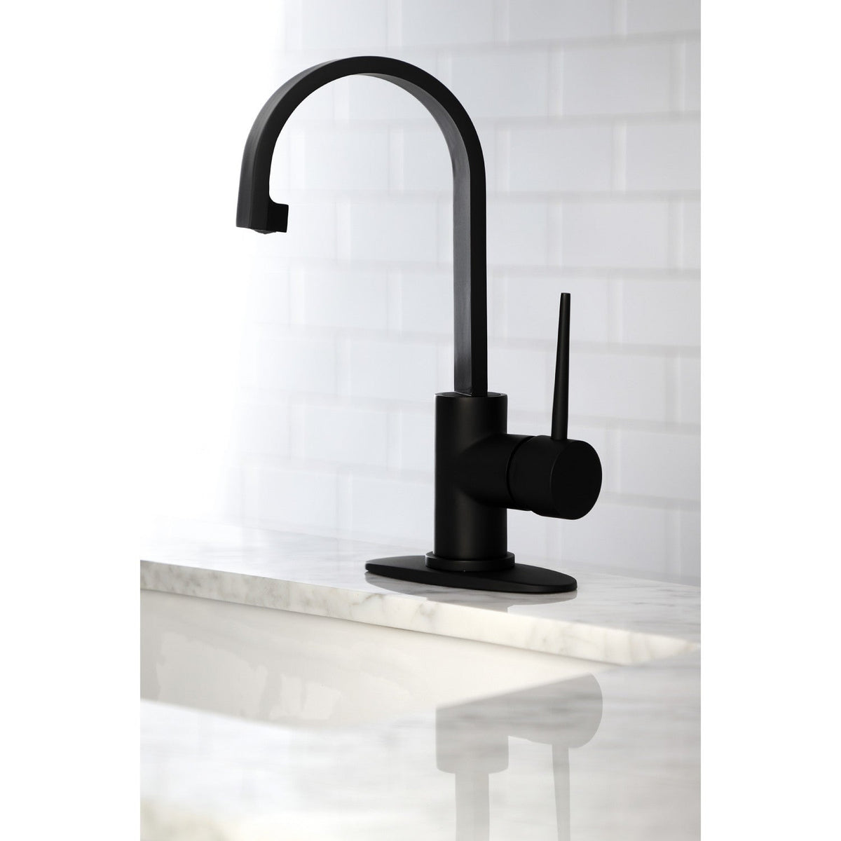 New York Single-Handle Bar Faucet in Matte Black