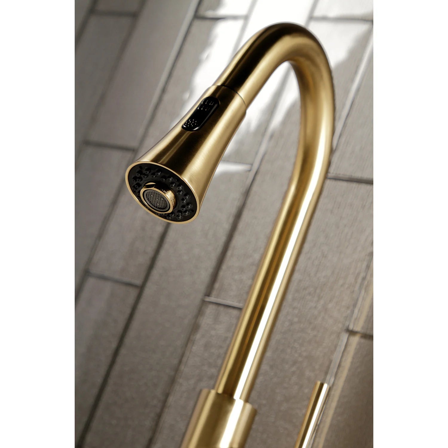 Brushed brass pull-down sprayer head with spray face and stream ports