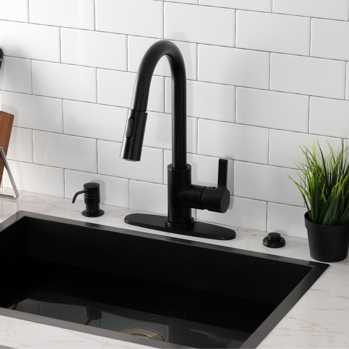 Gourmetier Continental Single-Handle Pull-Down Kitchen Faucet in Matte Black