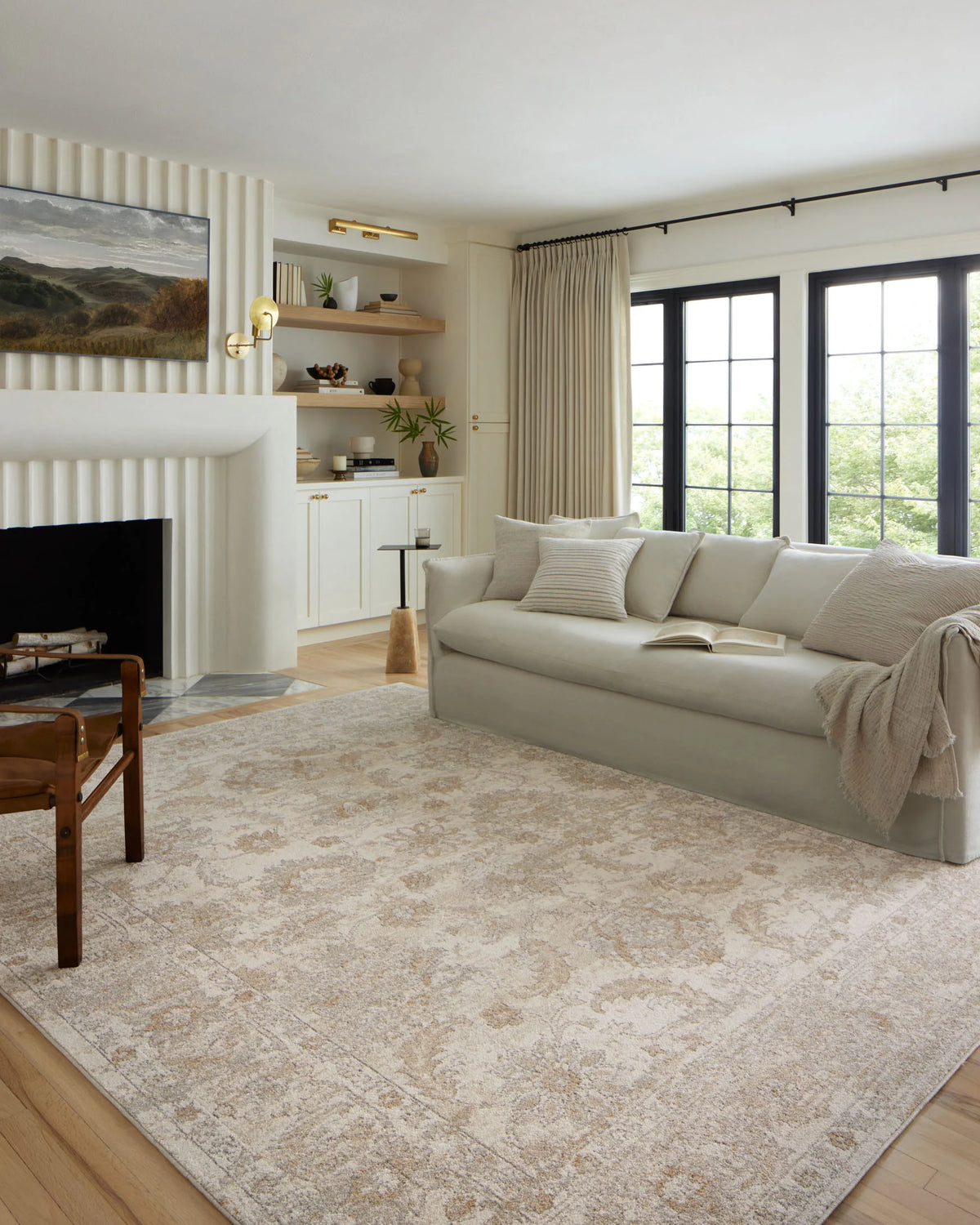Ivory and beige traditional area rug with distressed pattern, laid on floor