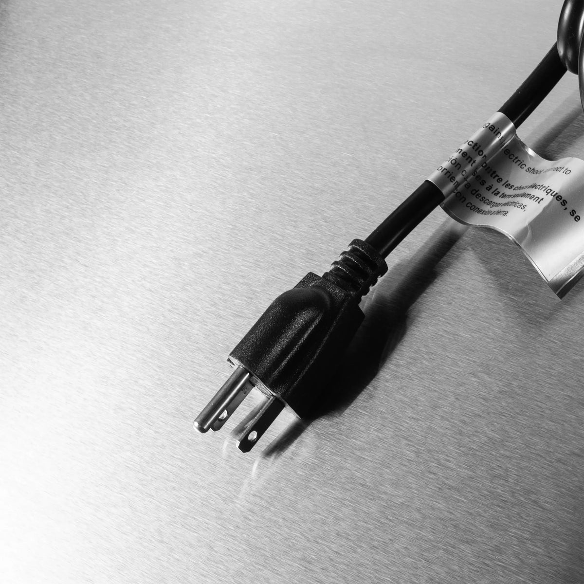 Range hood power plug with attached cord