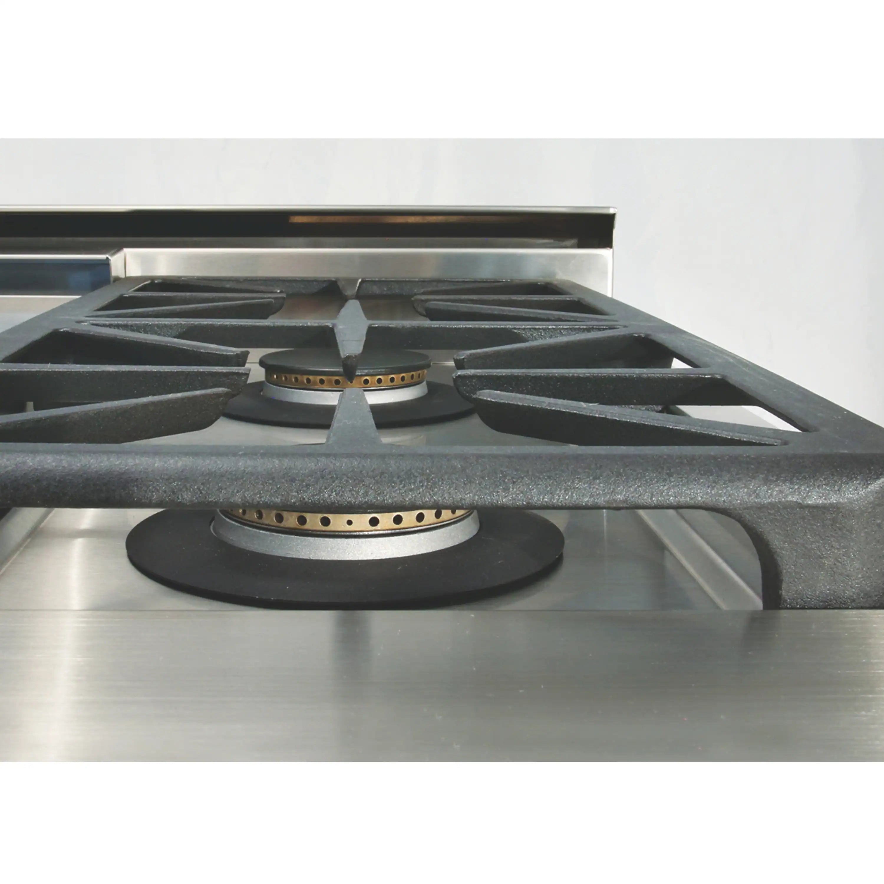 Stainless gas cooktop with center wok ring on burner grate