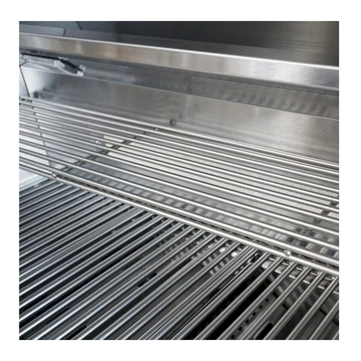 Stainless steel grill grates with parallel bars and drip channels