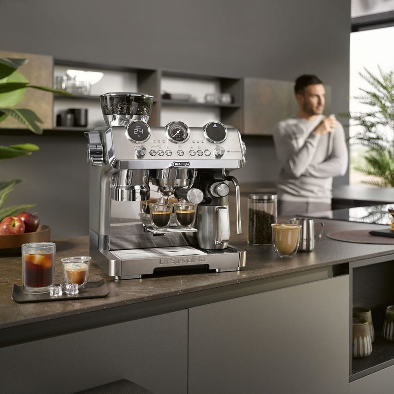 De'Longhi Package - La Specialista Maestro Sensor Grinding, Milk Frothing Espresso Machine with Espresso Glass Set