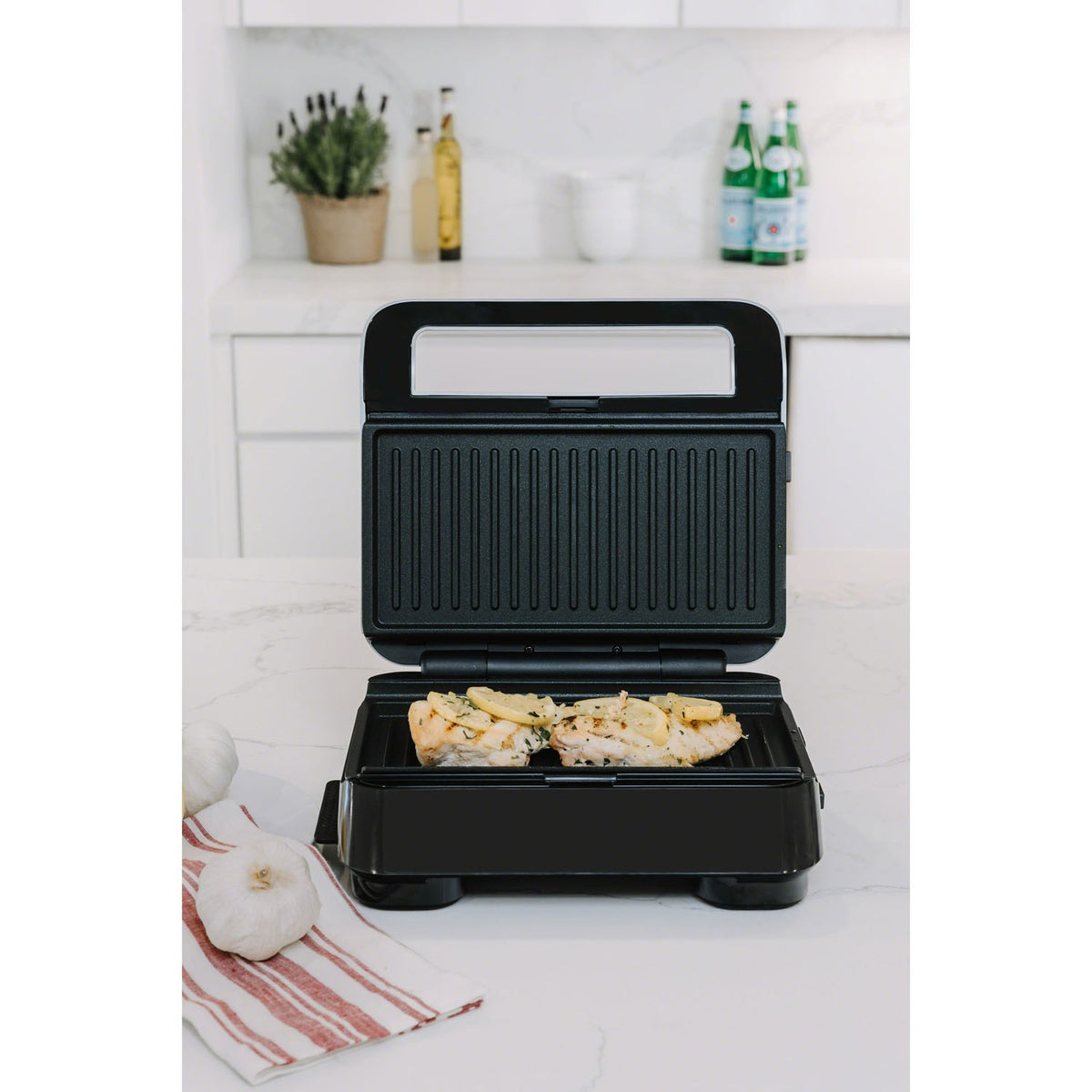 De'Longhi Livenza Compact All-Day Grill in Stainless Steel