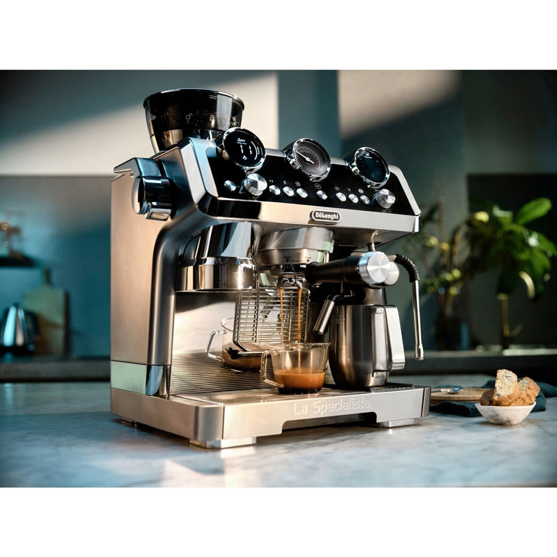 De'Longhi Package - La Specialista Maestro Sensor Grinding, Milk Frothing Espresso Machine with Espresso Glass Set