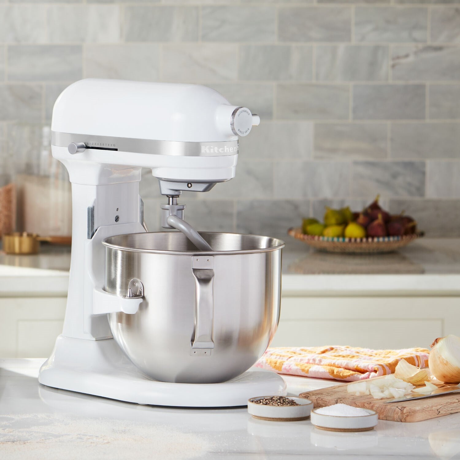 KitchenAid Stand Mixer, 7 Quart Bowl Lift, 11 Speeds in White (KSM70SK