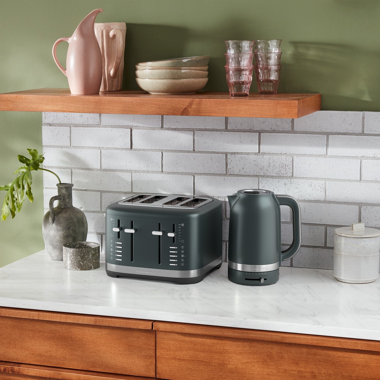 Juniper 4-slice toaster with multiple slots and dial-style controls