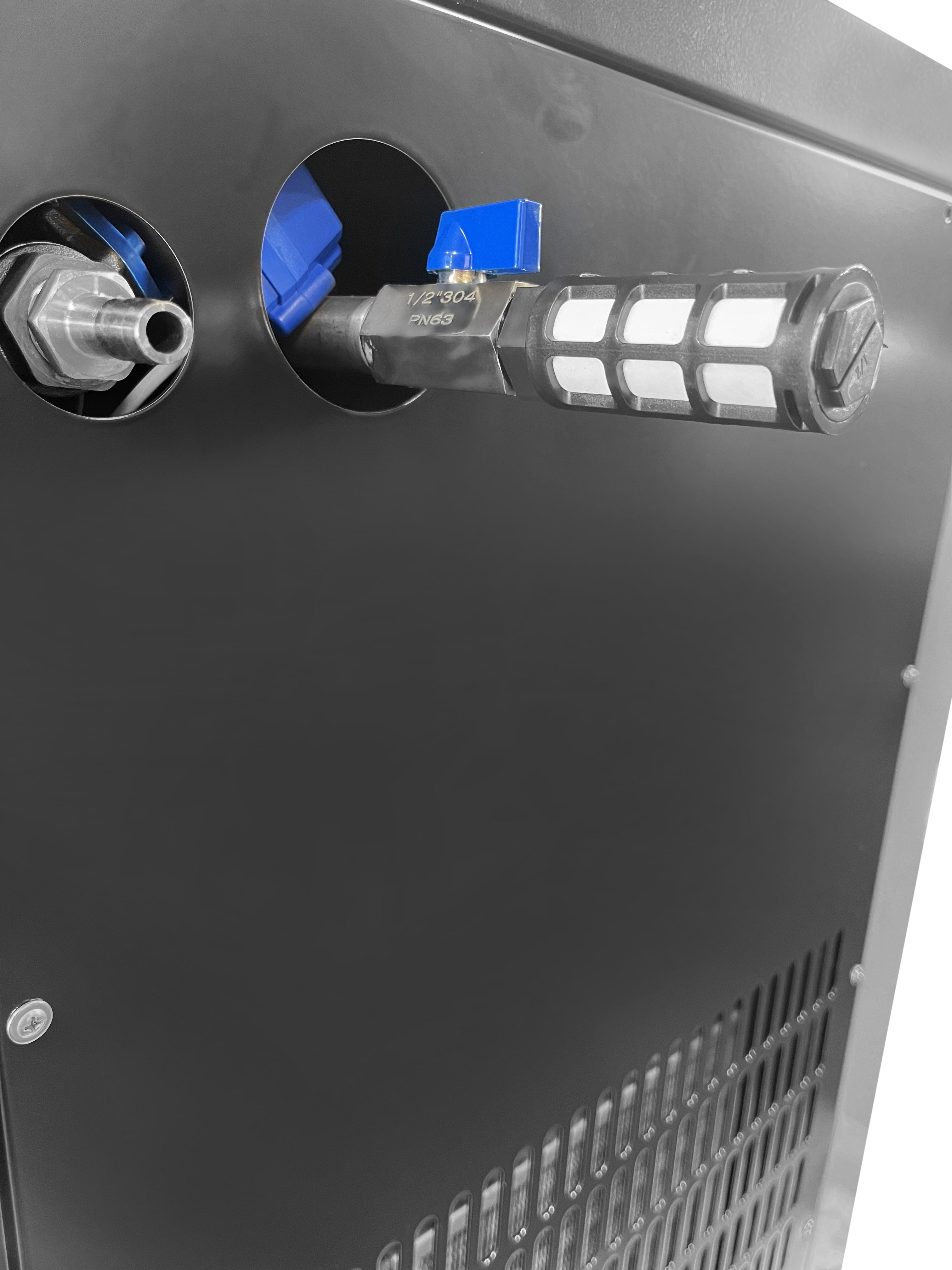 Air filter cartridge installed in appliance side, with blue connector