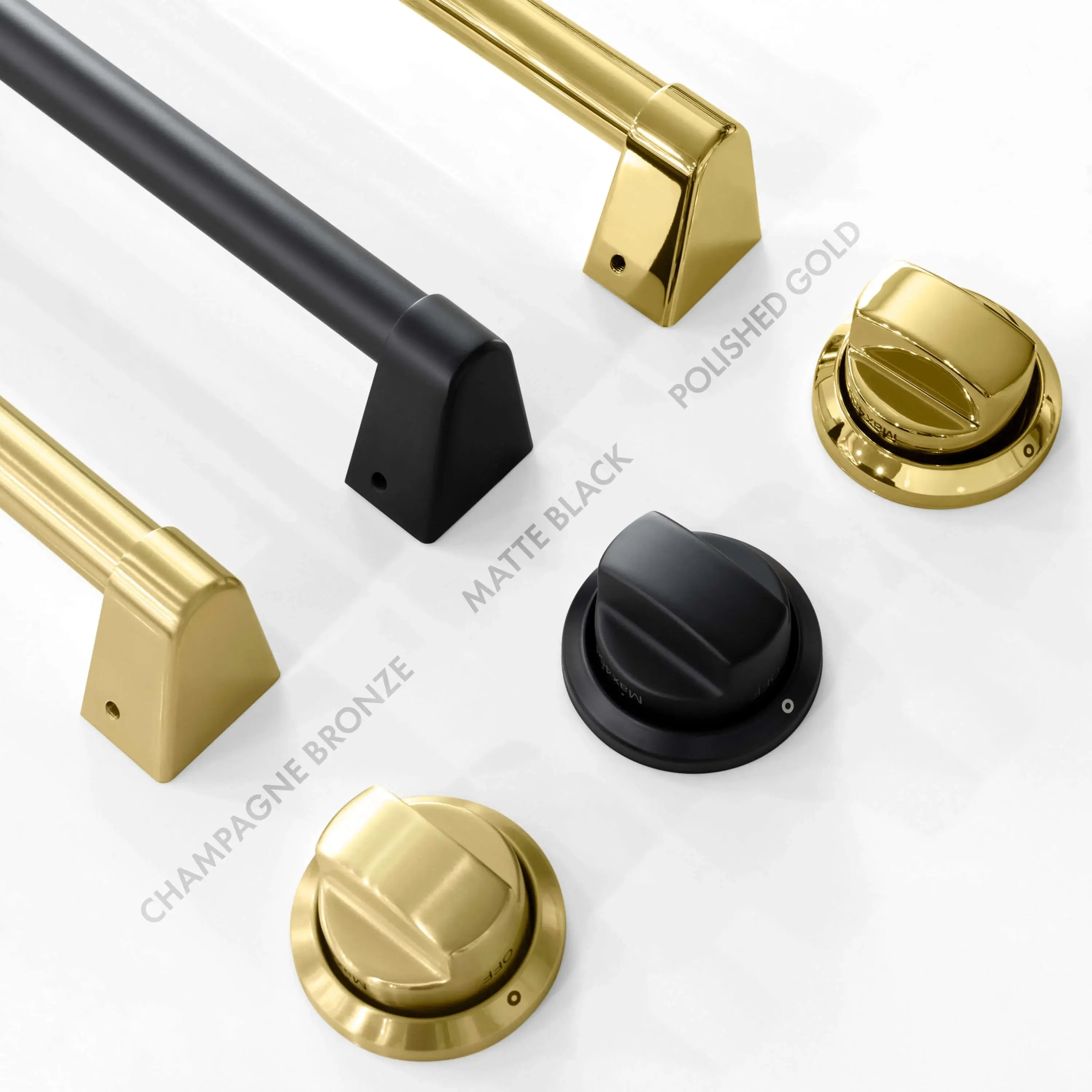 Control knobs and handle trim in matte black and polished gold for the range