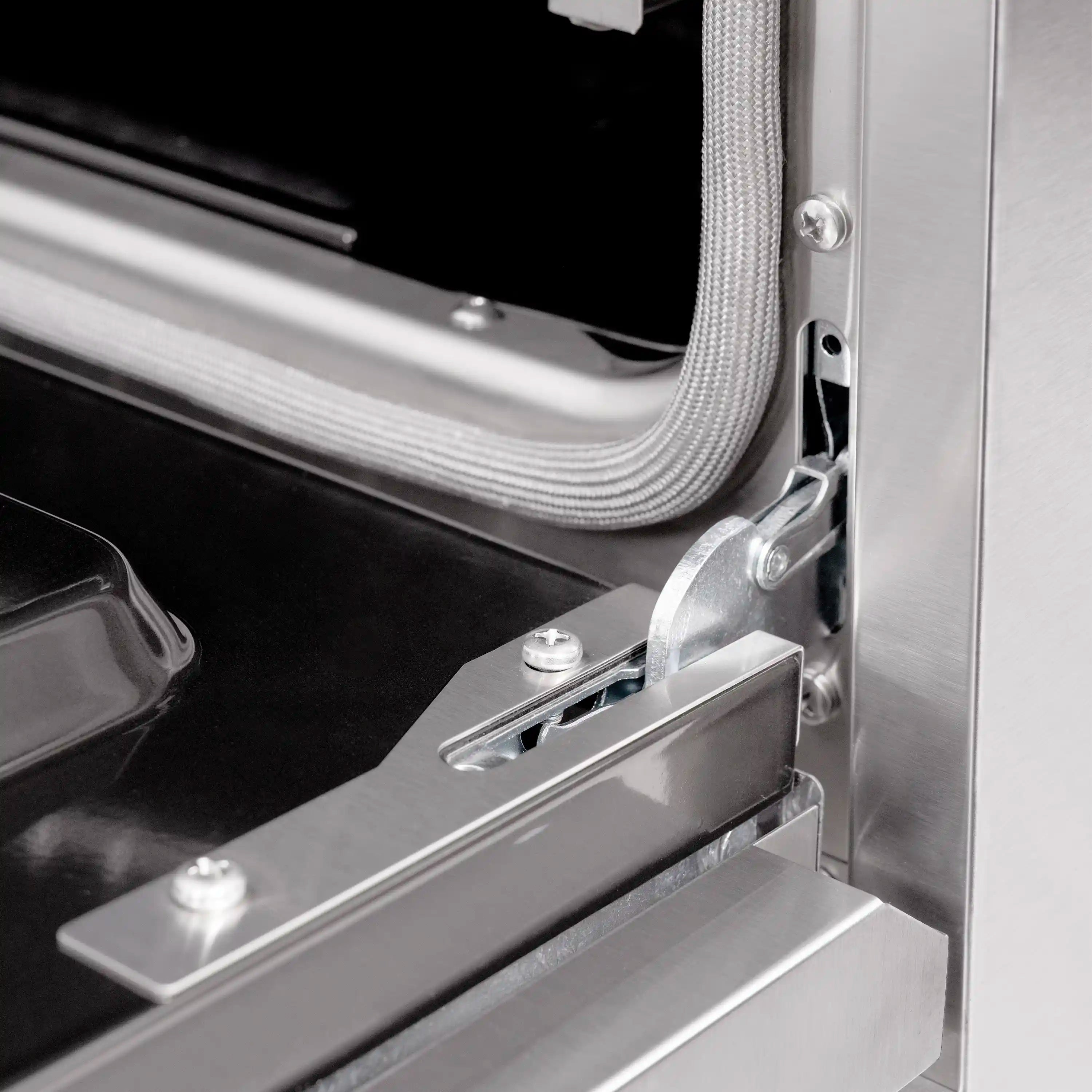 Dual fuel range rear connector with flexible line and metal mounting bracket