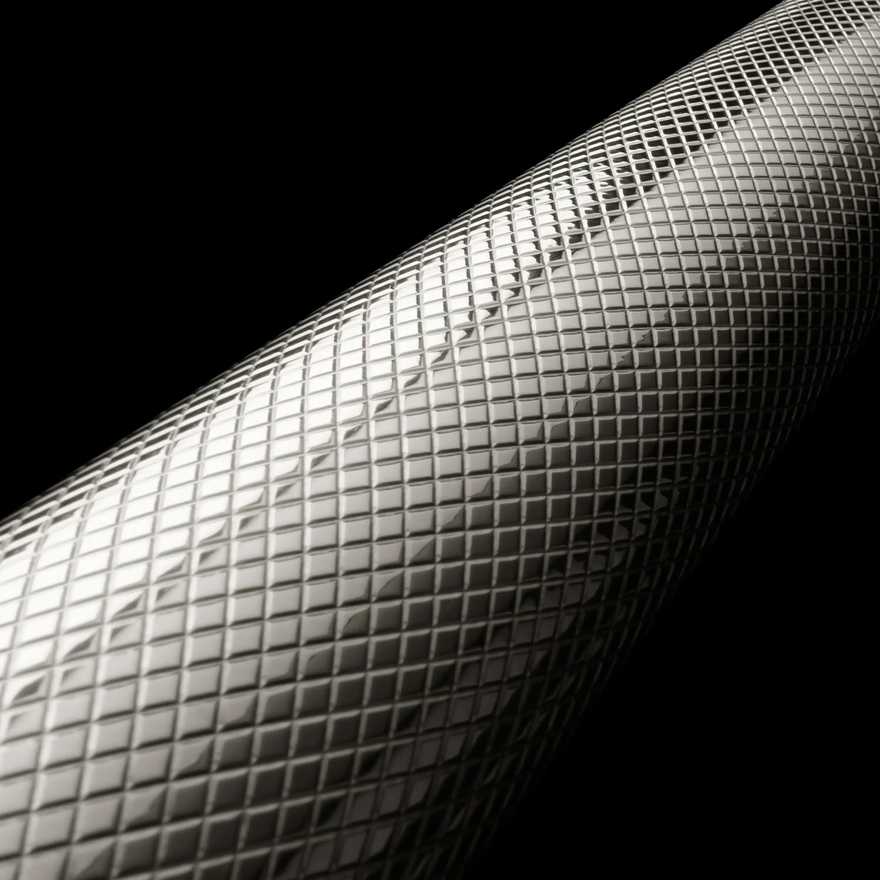Stainless steel diamond-textured mesh surface