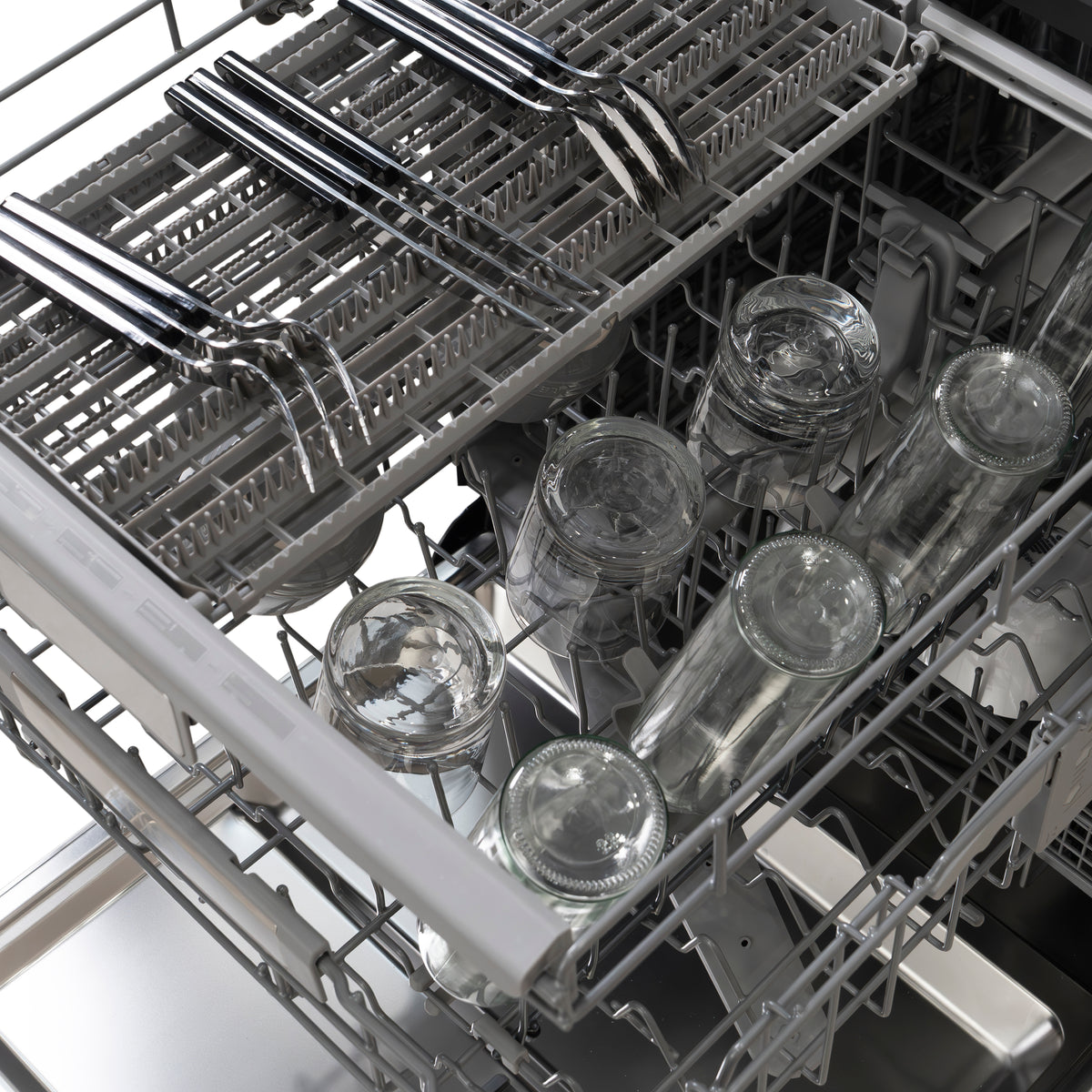 Dishwasher upper rack with cupholders and clear glassware