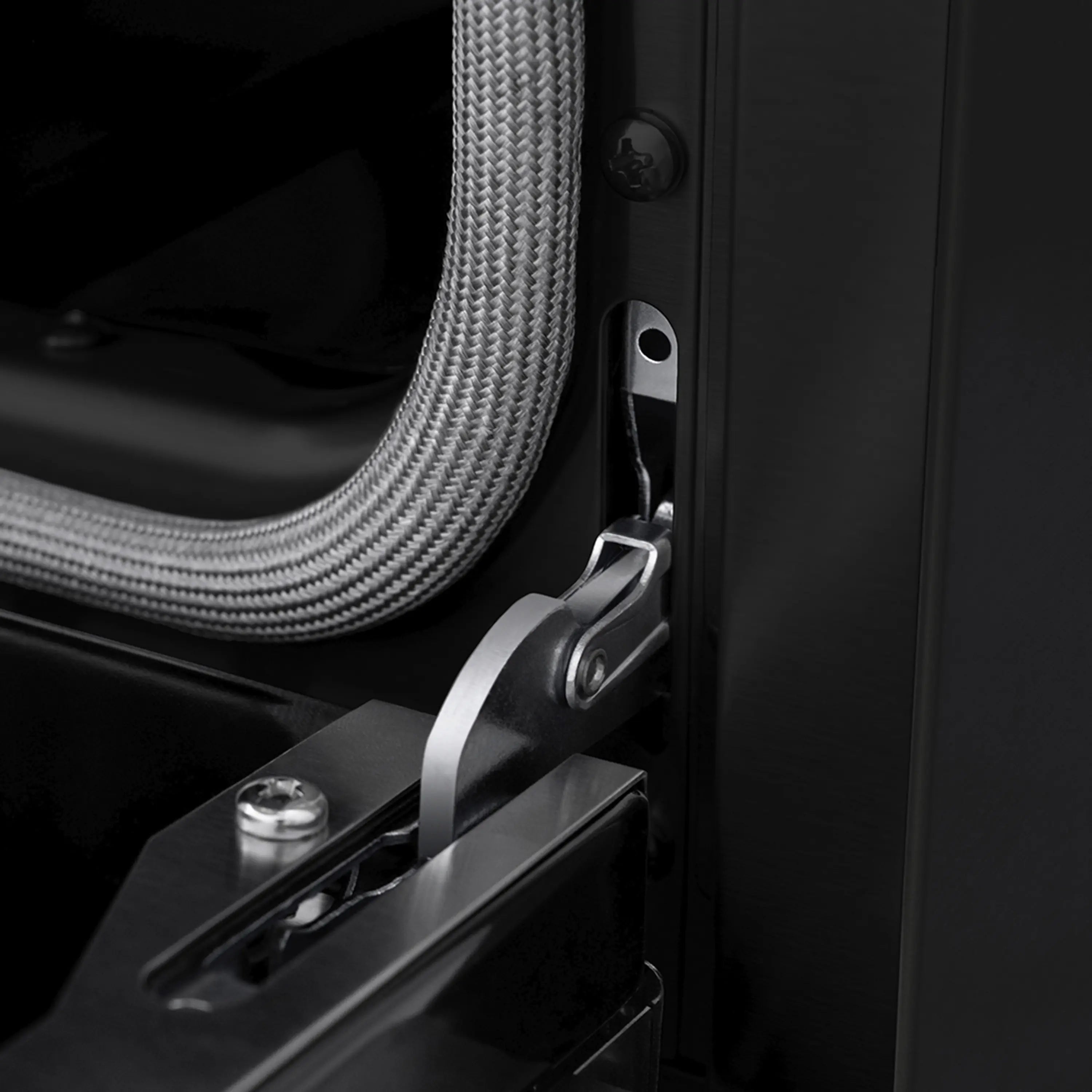 Dual fuel range side handle with braided gas line and metallic latch