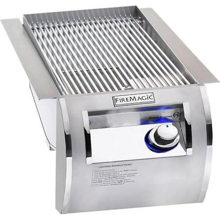 Built-in searing station with stainless steel grates and FireMagic control knob