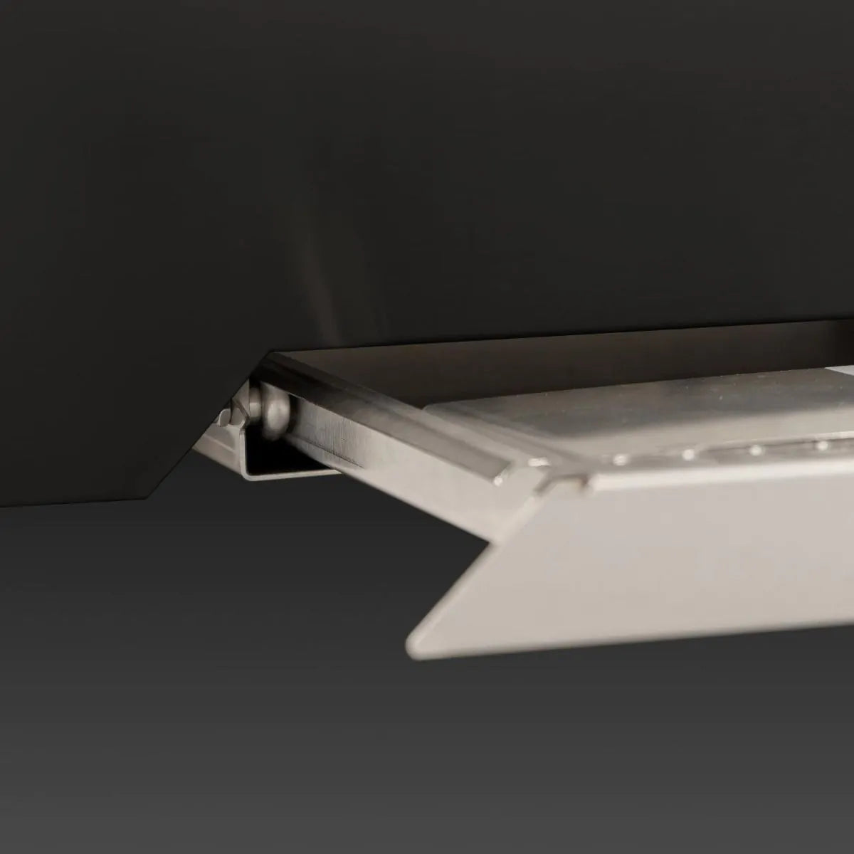 Built-in gas grill lid vent and underside burner tray with control light