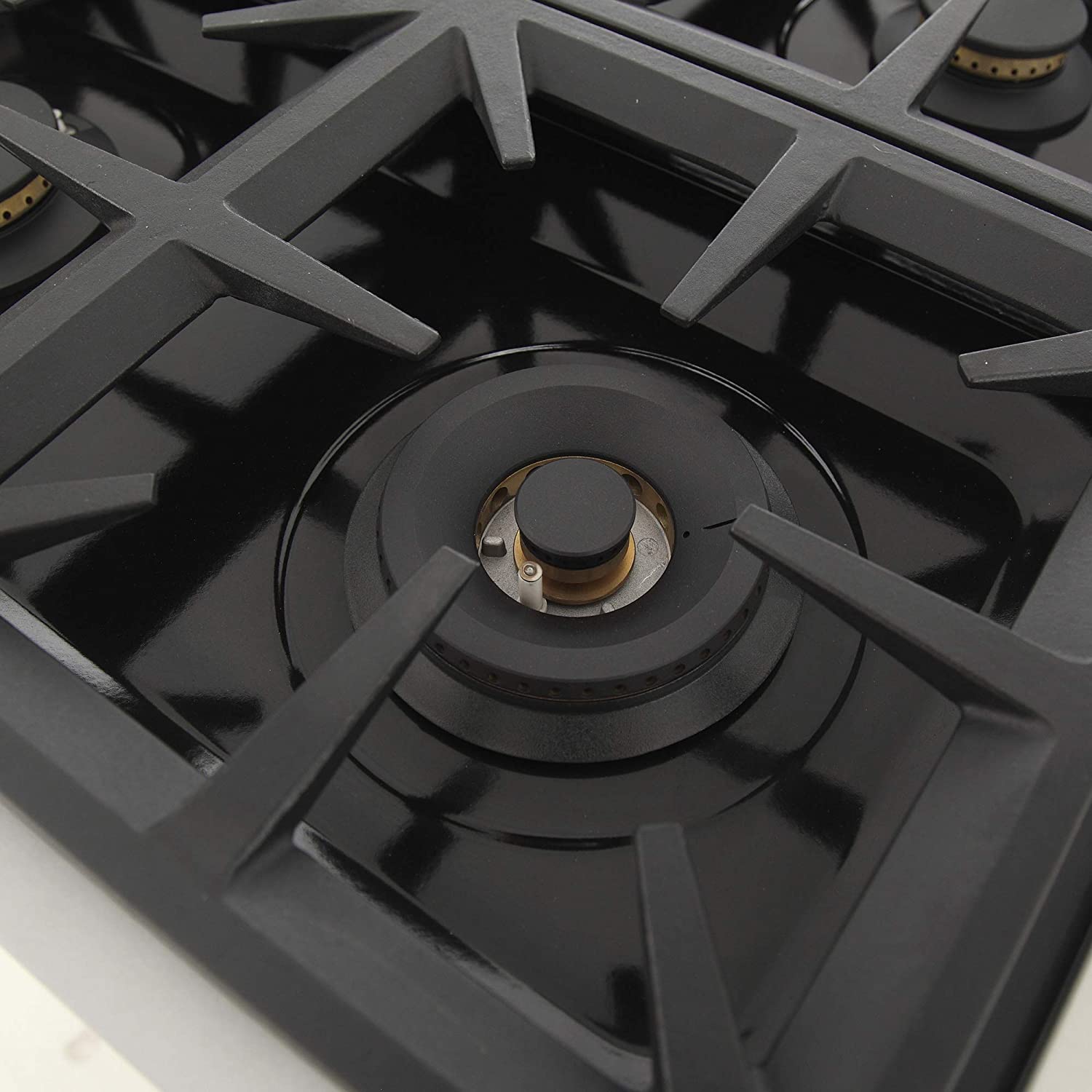 Black cooktop burner grate set on Kucht stainless steel gas range