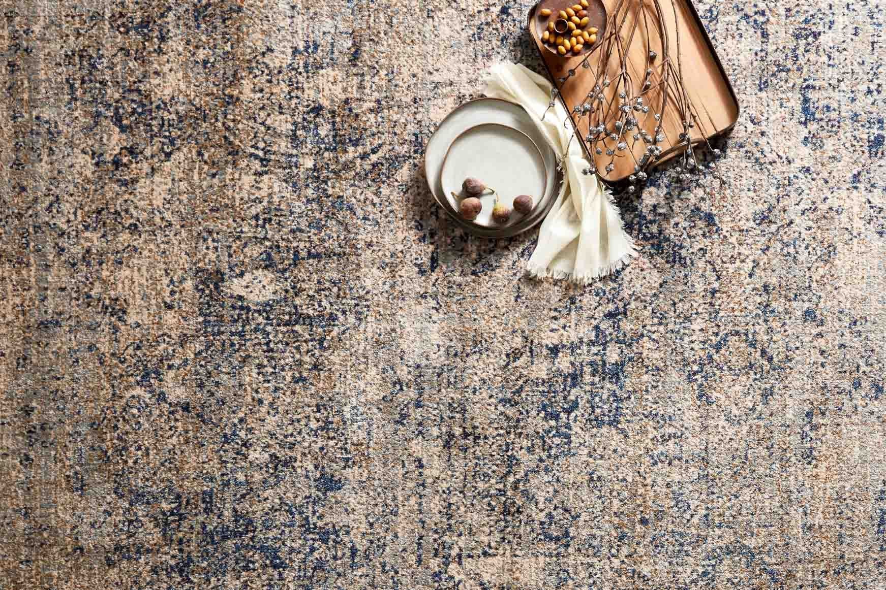 Transitional power-loomed rug, mottled mist and blue texture with abstract motif