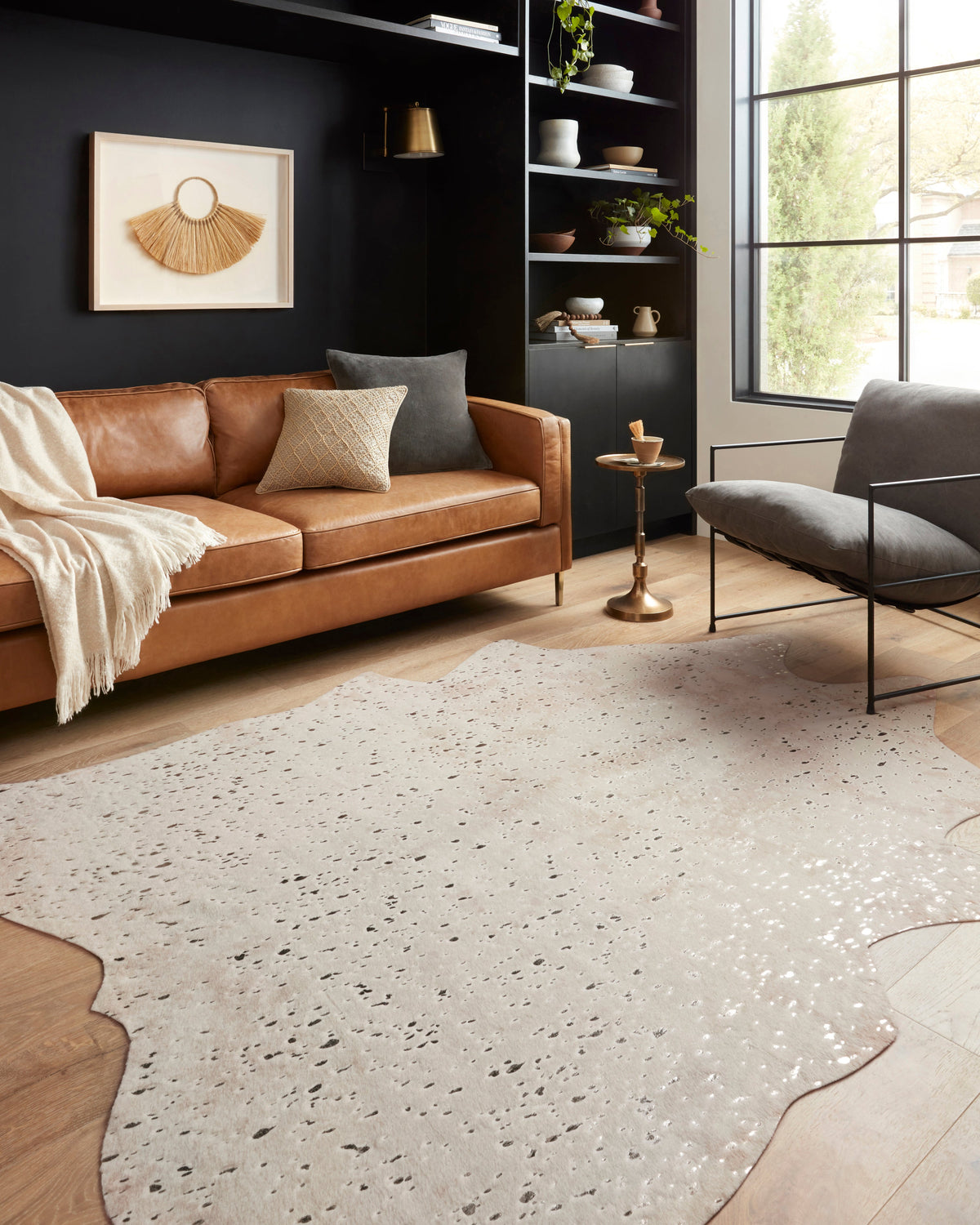 Speckled ivory and champagne rug with irregular hide outline