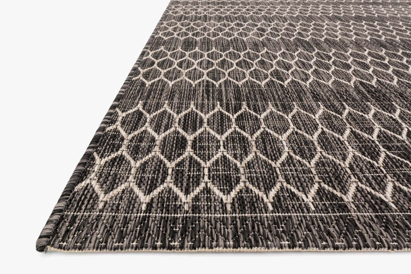 Loloi Isle Collection - Indoor/Outdoor Power Loomed Rug in Black & Grey (IE-01)