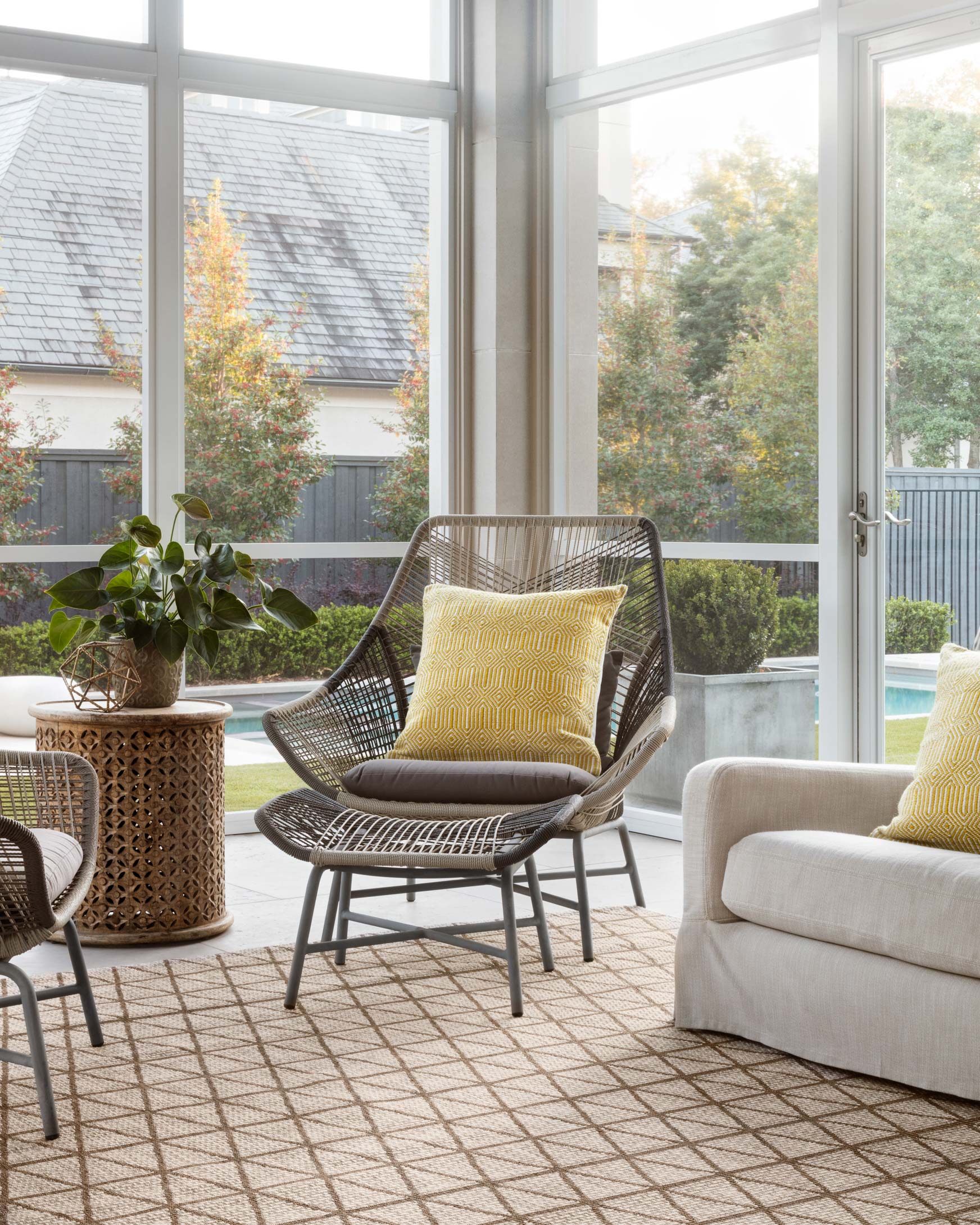 Beige indoor/outdoor rug with mocha diamond lattice pattern