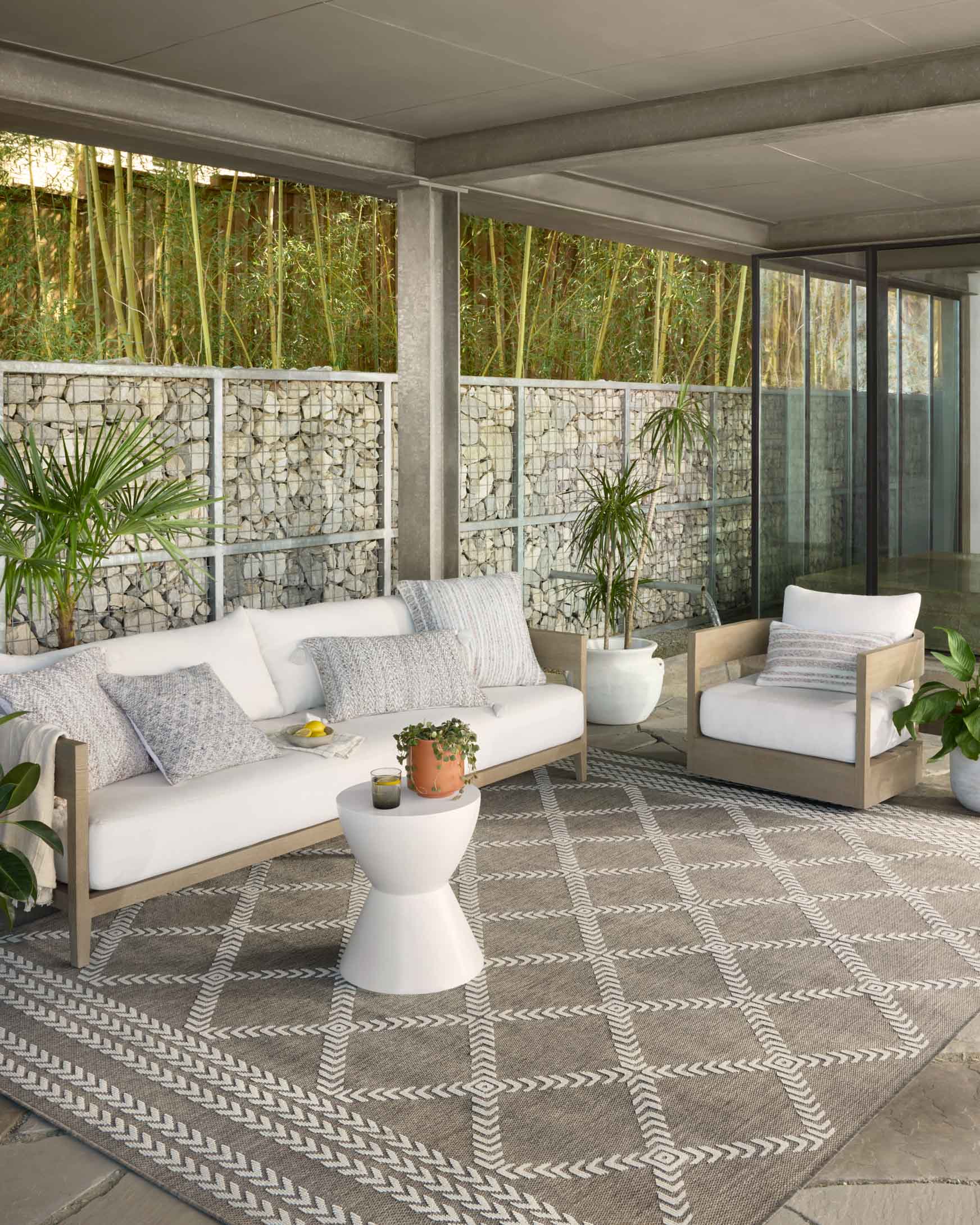 Indoor/outdoor rug featuring dark gray and ivory interlocking geometric pattern