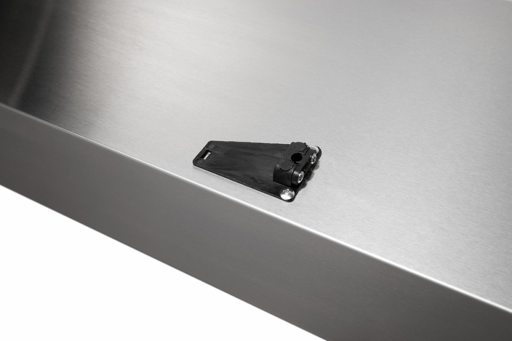 Under-cabinet recirculating kit black duct module with mounting bracket